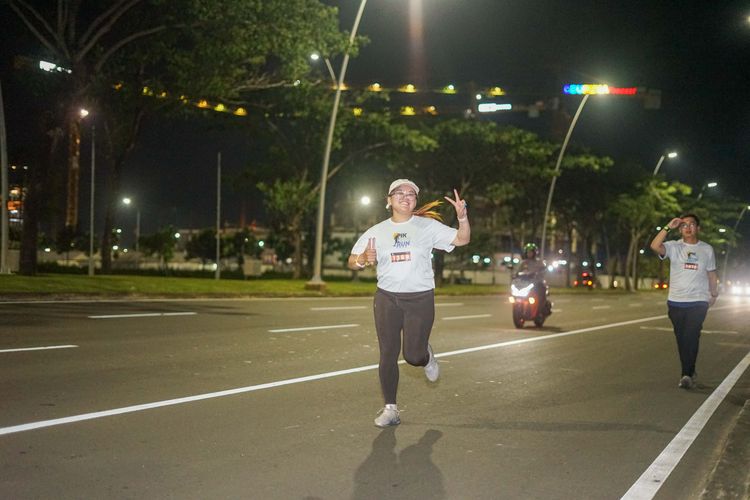Race photo from PIK NITE RUN VIBES