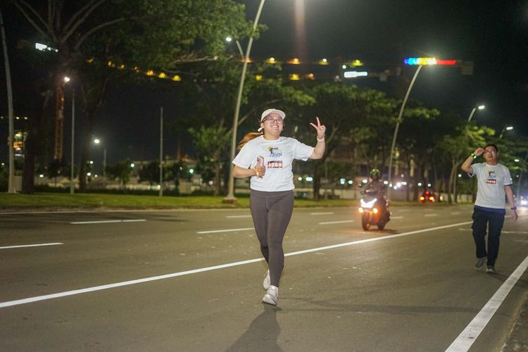 Race photo from PIK NITE RUN VIBES