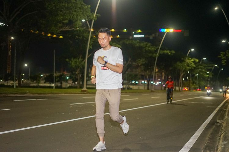 Race photo from PIK NITE RUN VIBES