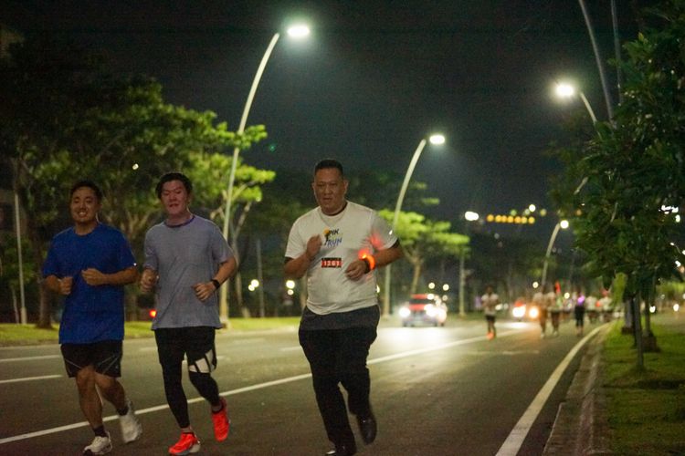 Race photo from PIK NITE RUN VIBES