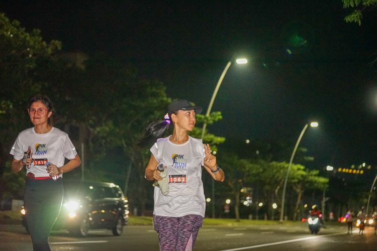 Race photo from PIK NITE RUN VIBES