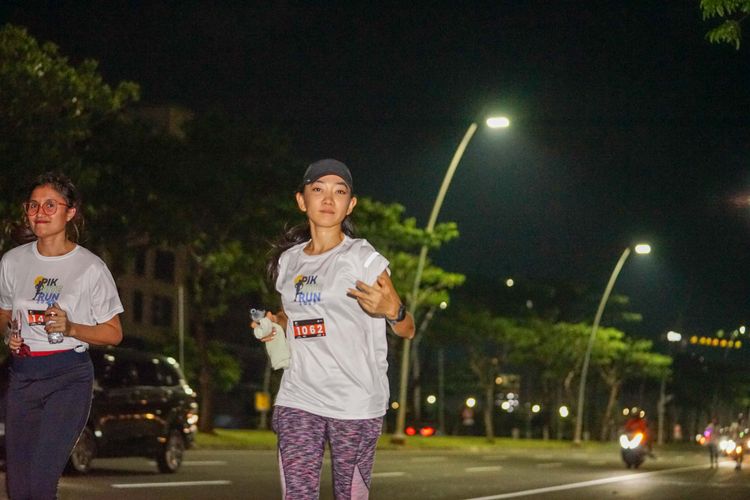 Race photo from PIK NITE RUN VIBES