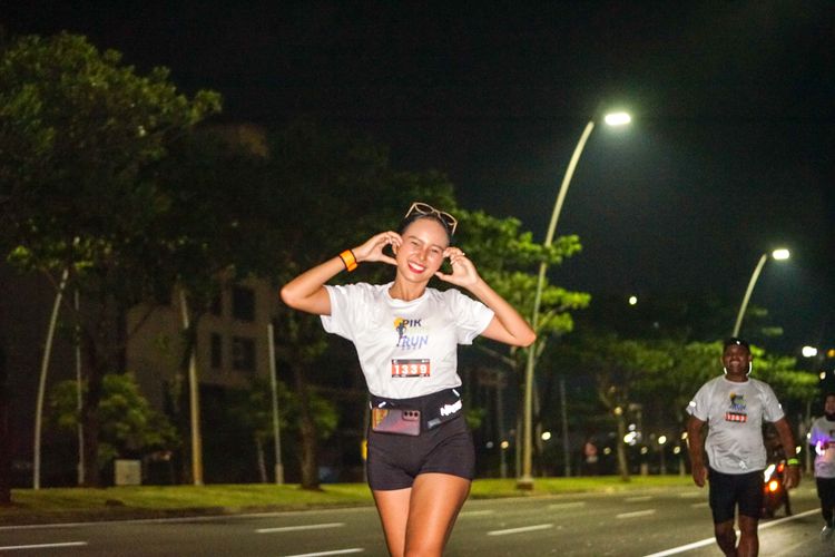 Race photo from PIK NITE RUN VIBES