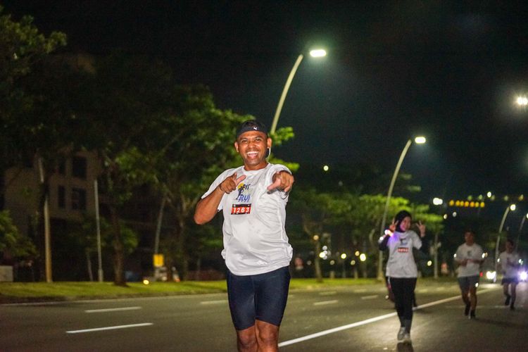 Race photo from PIK NITE RUN VIBES