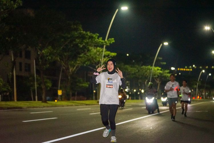 Race photo from PIK NITE RUN VIBES