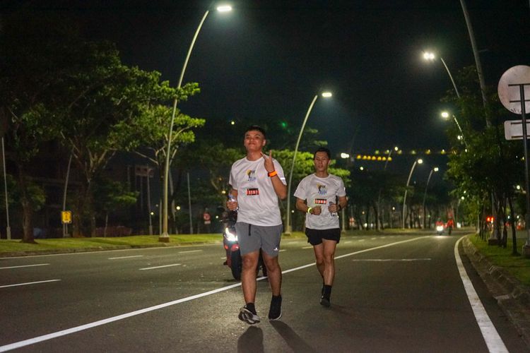 Race photo from PIK NITE RUN VIBES