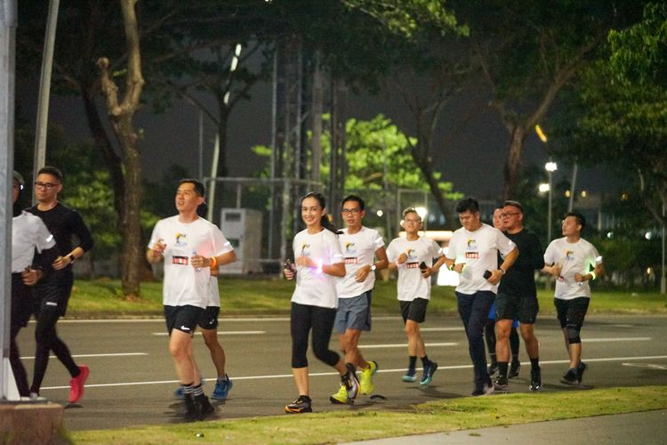 Race photo from PIK NITE RUN VIBES