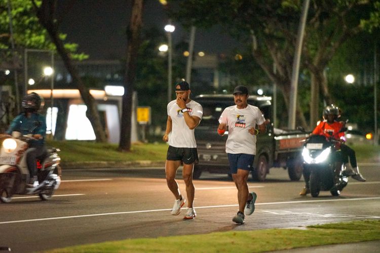 Race photo from PIK NITE RUN VIBES