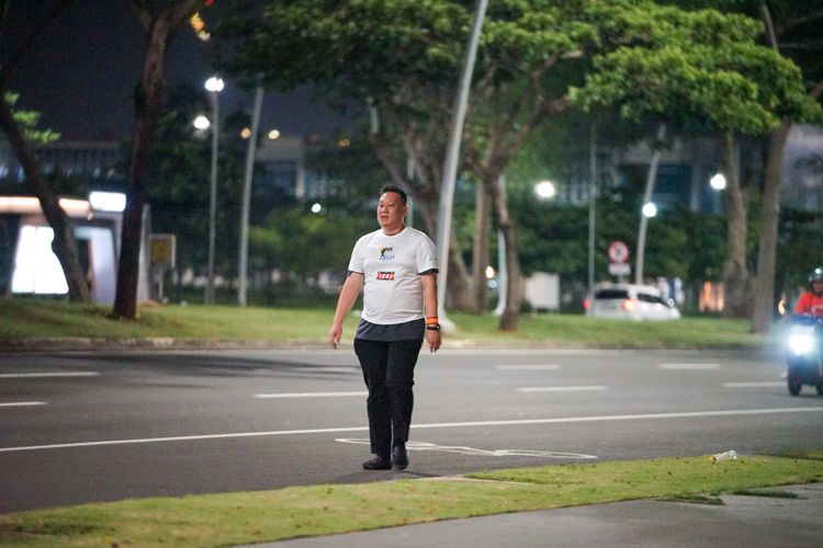 Race photo from PIK NITE RUN VIBES