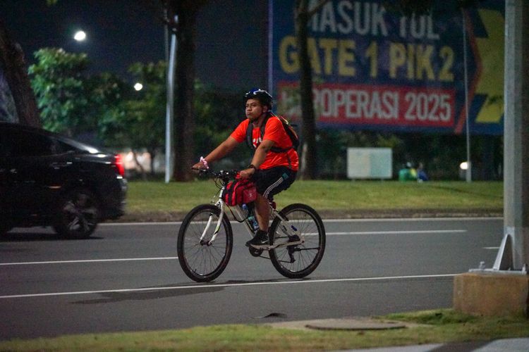 Race photo from PIK NITE RUN VIBES