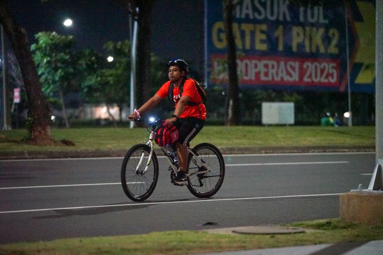 Race photo from PIK NITE RUN VIBES