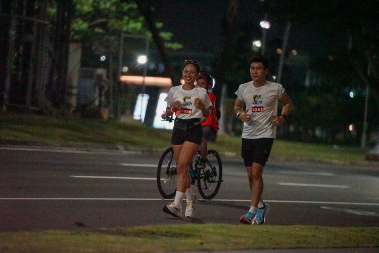 Race photo from PIK NITE RUN VIBES