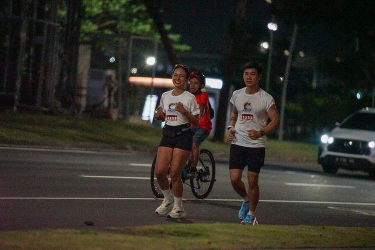 Race photo from PIK NITE RUN VIBES