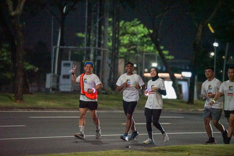 Race photo from PIK NITE RUN VIBES