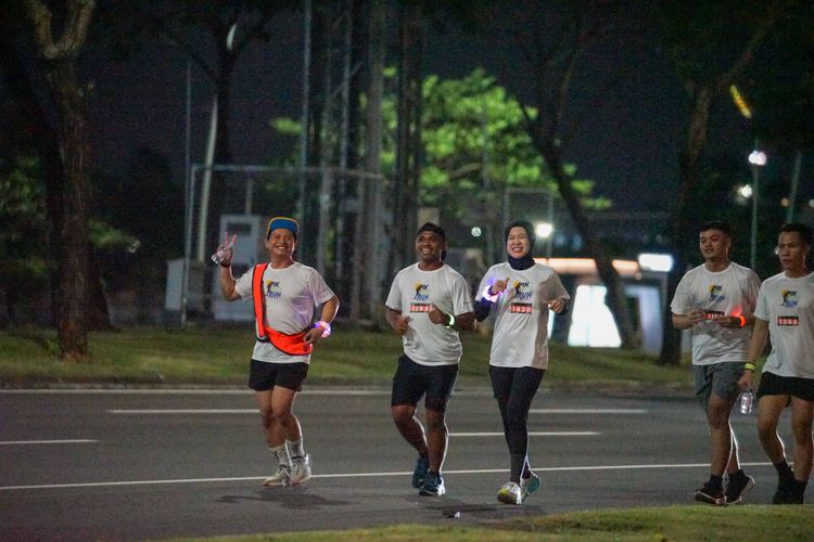 Race photo from PIK NITE RUN VIBES