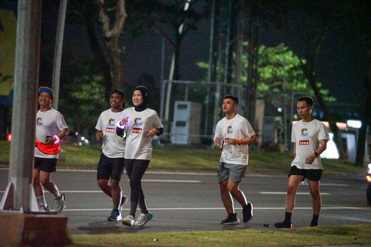 Race photo from PIK NITE RUN VIBES