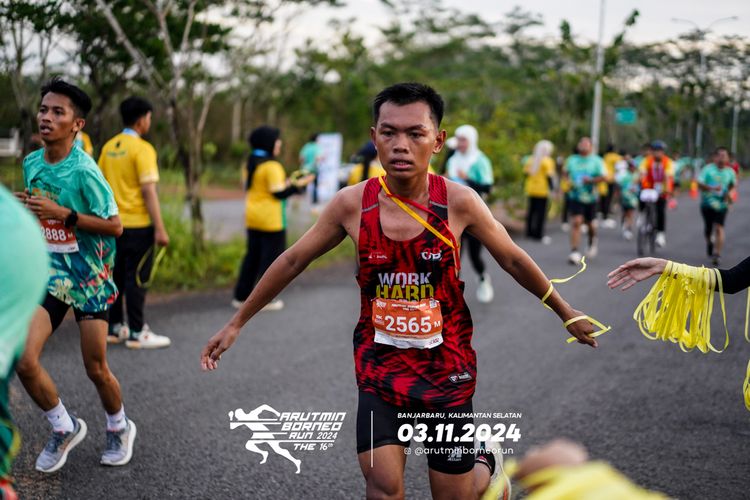 Race photo from Arutmin Borneo Run 2024