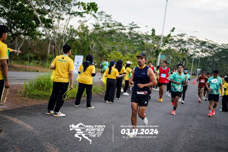 Race photo from Arutmin Borneo Run 2024