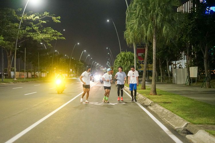 Race photo from PIK NITE RUN VIBES