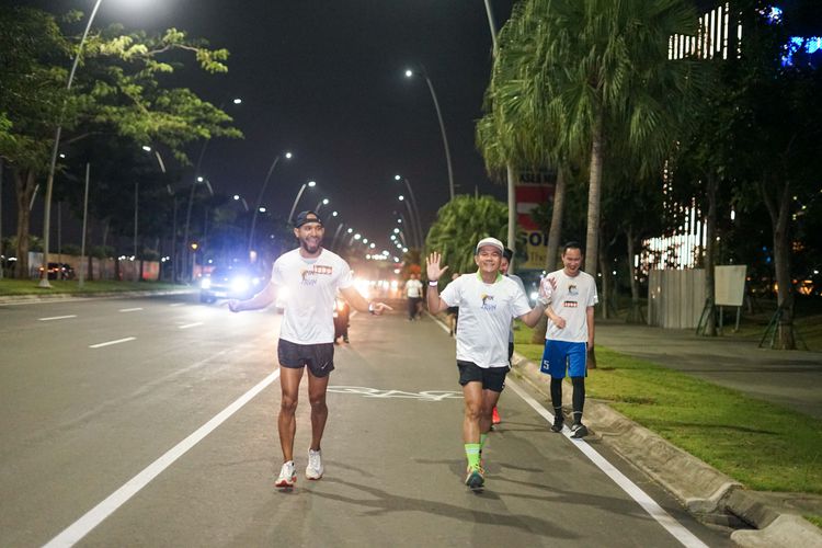 Race photo from PIK NITE RUN VIBES