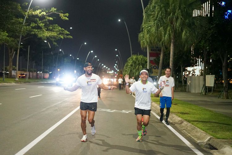 Race photo from PIK NITE RUN VIBES