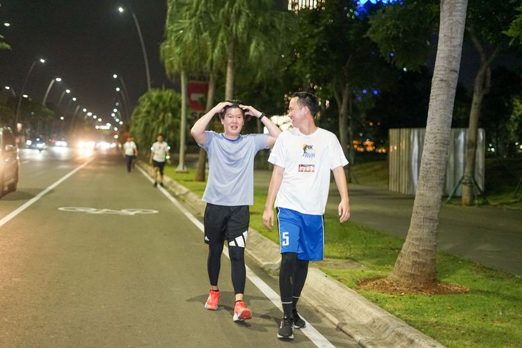 Race photo from PIK NITE RUN VIBES