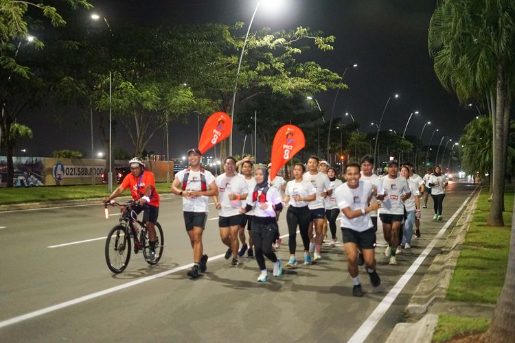 Race photo from PIK NITE RUN VIBES