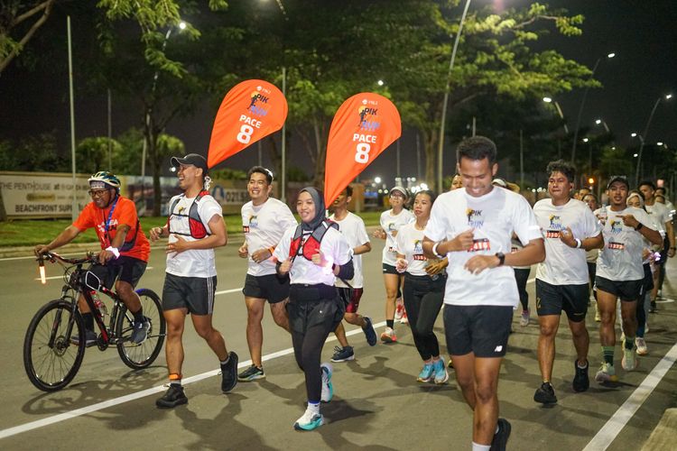 Race photo from PIK NITE RUN VIBES