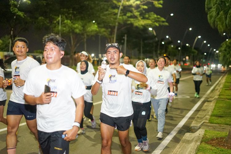 Race photo from PIK NITE RUN VIBES