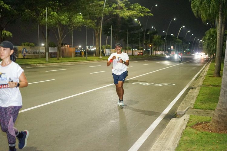 Race photo from PIK NITE RUN VIBES