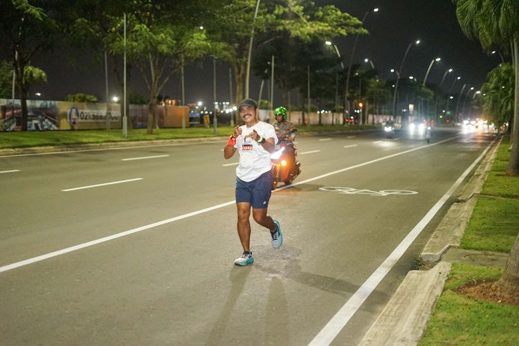 Race photo from PIK NITE RUN VIBES