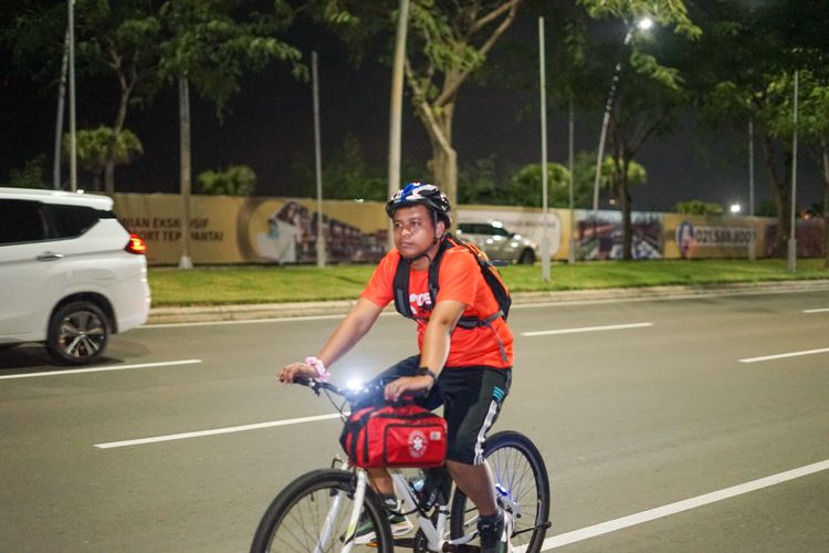 Race photo from PIK NITE RUN VIBES
