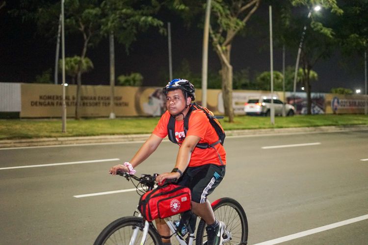 Race photo from PIK NITE RUN VIBES