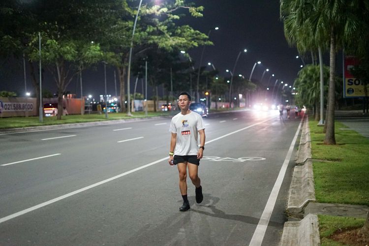 Race photo from PIK NITE RUN VIBES