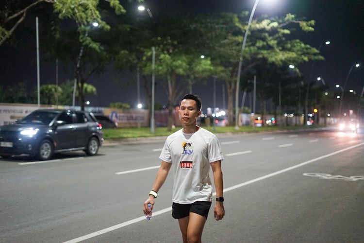 Race photo from PIK NITE RUN VIBES