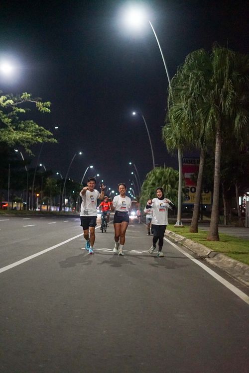Race photo from PIK NITE RUN VIBES
