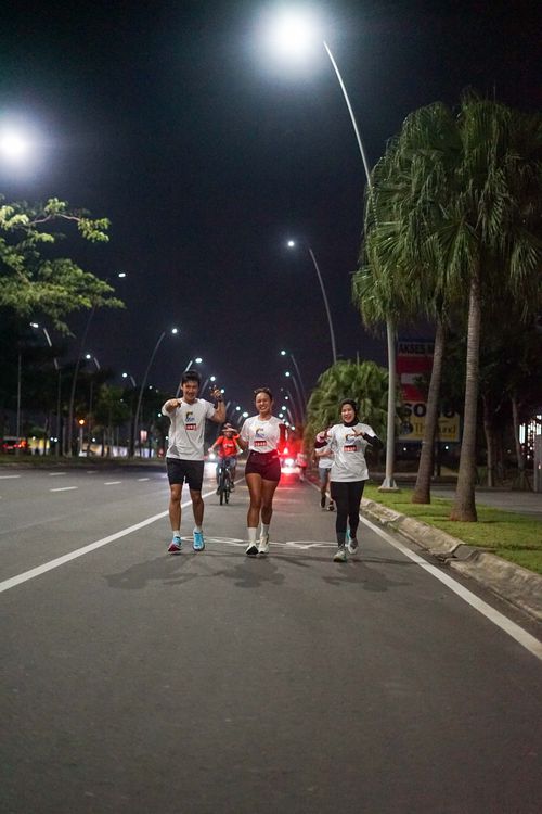 Race photo from PIK NITE RUN VIBES