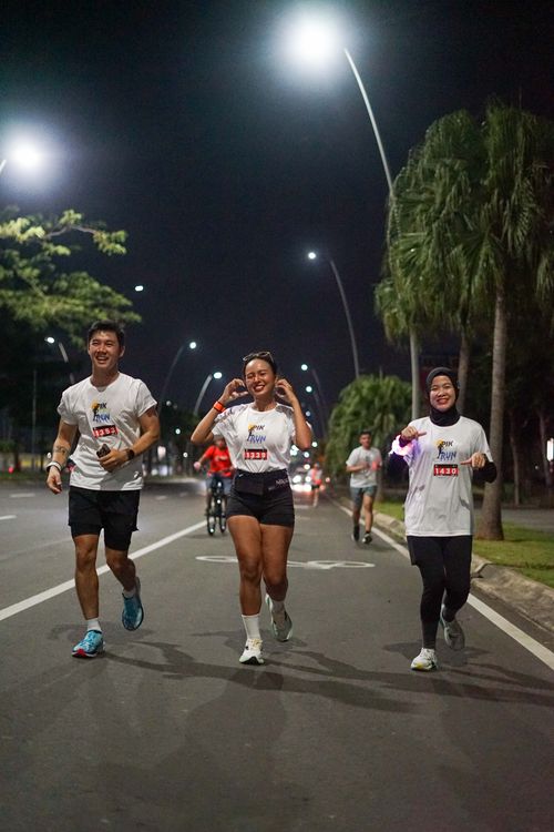 Race photo from PIK NITE RUN VIBES