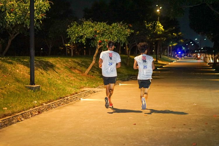 Race photo from PIK NITE RUN VIBES
