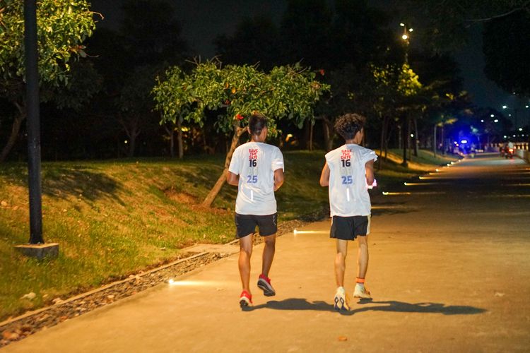 Race photo from PIK NITE RUN VIBES