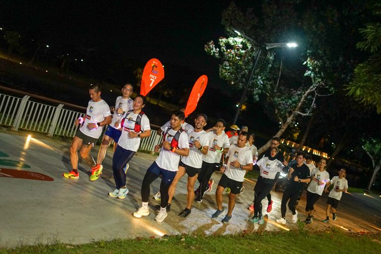 Race photo from PIK NITE RUN VIBES