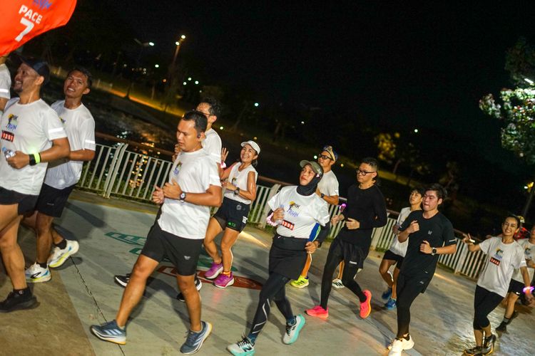 Race photo from PIK NITE RUN VIBES
