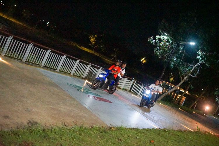 Race photo from PIK NITE RUN VIBES