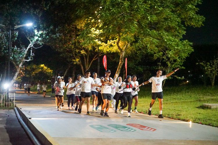 Race photo from PIK NITE RUN VIBES