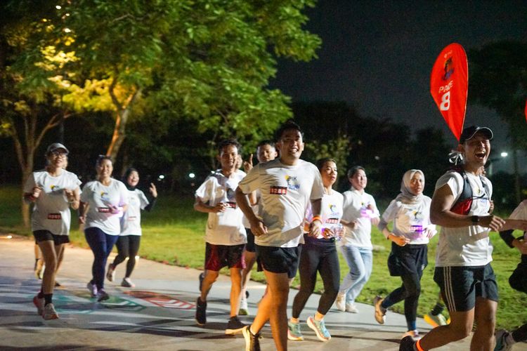 Race photo from PIK NITE RUN VIBES