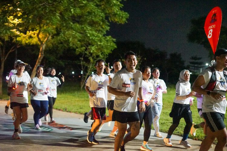 Race photo from PIK NITE RUN VIBES