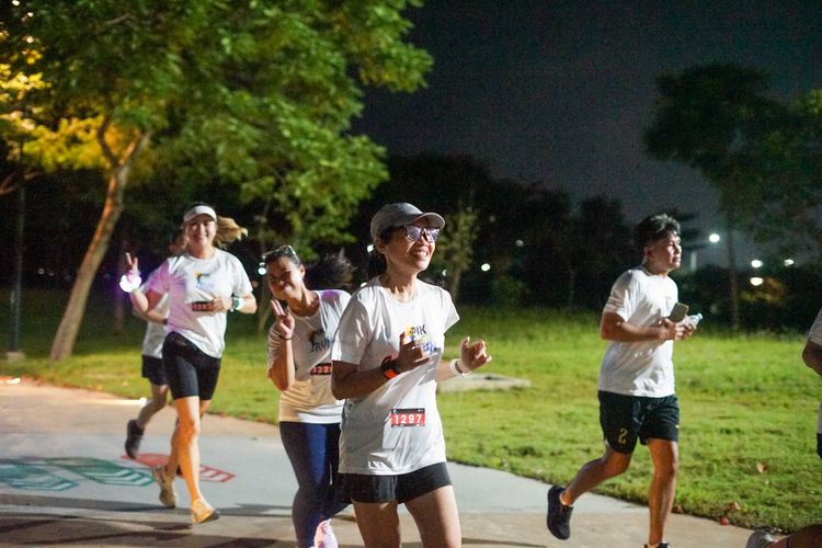 Race photo from PIK NITE RUN VIBES