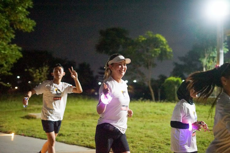 Race photo from PIK NITE RUN VIBES