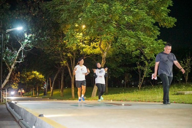 Race photo from PIK NITE RUN VIBES