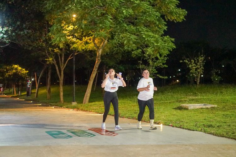 Race photo from PIK NITE RUN VIBES